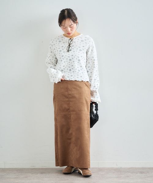 U by SPICK&SPAN（ユーバイスピックアンドスパン）の「フェイクスエードバックスリットスカート（スカート・レディース・ブラウン・36/38）」の8枚目の写真