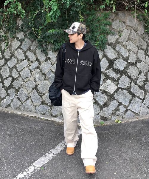 CRIGUN(クリガン)の「APPLIQUE RIVET ZIP UP HOODIE BLACK(パーカー・レディース・ブラック・WS/MEDIUM/LARGE/X-LARGE)」の6枚目の写真