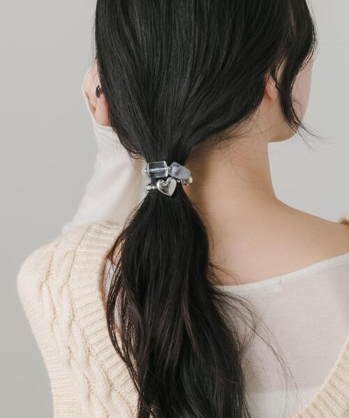 SMELLY（スメリー）の「クリアビーズモチーフヘアポニー（ヘアゴム・レディース・グレー系その他/ベージュ系その他・-）」の4枚目の写真
