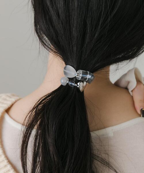 SMELLY（スメリー）の「クリアビーズモチーフヘアポニー（ヘアゴム・レディース・グレー系その他/ベージュ系その他・-）」の6枚目の写真