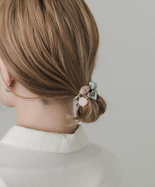 SMELLY（スメリー）の「クリアビーズモチーフヘアポニー（ヘアゴム・レディース・グレー系その他/ベージュ系その他・-）」の9枚目の写真