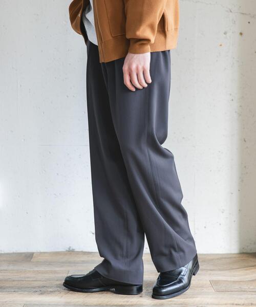 URBAN RESEARCH DOORS（アーバンリサーチドアーズ）の「『UR TECH』完声2タックワイドトラウザー（その他パンツ・メンズ・チャコールグレー/ベージュ系その他/ブラック・LARGE/MEDIUM/SMALL）」の19枚目の写真