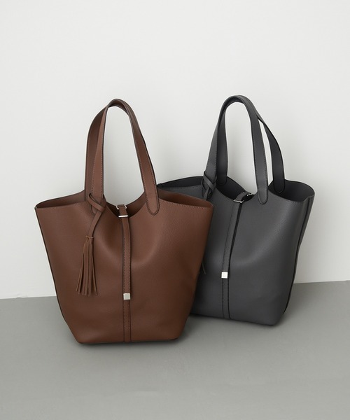 MAISON BREEZE(メゾンブリーズ)の「【MAISON BREEZE】タッセル付きA4トート SNBD(トートバッグ・レディース・ベージュ/ブラック/チャコールグレー/シルバー/ブラウン・FREE)」の7枚目の写真
