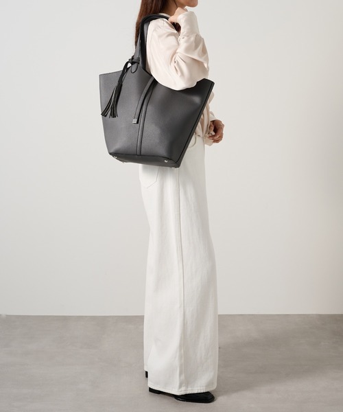MAISON BREEZE(メゾンブリーズ)の「【MAISON BREEZE】タッセル付きA4トート SNBD(トートバッグ・レディース・ベージュ/ブラック/チャコールグレー/シルバー/ブラウン・FREE)」の20枚目の写真