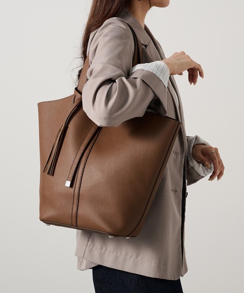 MAISON BREEZE(メゾンブリーズ)の「【MAISON BREEZE】タッセル付きA4トート SNBD(トートバッグ・レディース・ベージュ/ブラック/チャコールグレー/シルバー/ブラウン・FREE)」の22枚目の写真