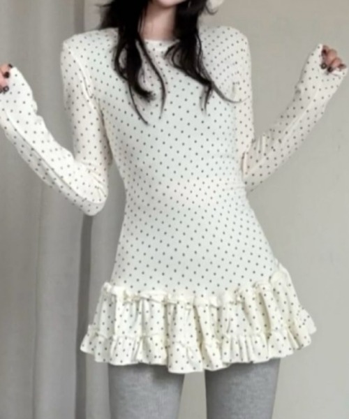 おしゃれスタ(オシャレスタ)の「ドット柄 フェミニンフリルトップス(Tシャツ/カットソー・レディース・ホワイト/グレー・S/L/M/XL)」の3枚目の写真