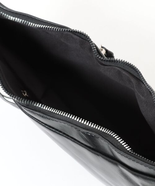 Never mind the XU(ネバーマインドザエックスユー)の「【Never mind the XU】zip coating bag / 【ネバーマインド ザ エックスユー】ジップコーティングバッグ(ショルダーバッグ・メンズ・ブラック・ONE SIZE)」の4枚目の写真