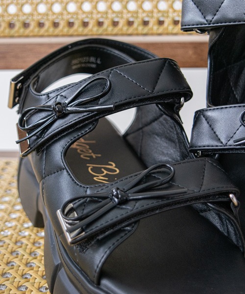 Bridget Birkin(ブリジットバーキン)の「【Bridget Birkin】キルティングリボンスポーツサンダル(562123)(サンダル・レディース・ホワイト/ブラック・L/M/S/LL)」の5枚目の写真