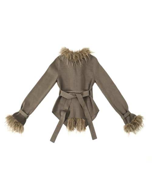 DARLING, YOU'RE BAD(ダーリンユーアーバッド)の「Fur-Trimmed Back-Strap Cardigan #Khaki(カーディガン/ボレロ・レディース・その他・FREE)」の3枚目の写真