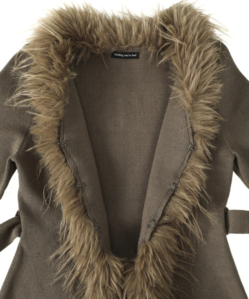 DARLING, YOU'RE BAD(ダーリンユーアーバッド)の「Fur-Trimmed Back-Strap Cardigan #Khaki(カーディガン/ボレロ・レディース・その他・FREE)」の4枚目の写真