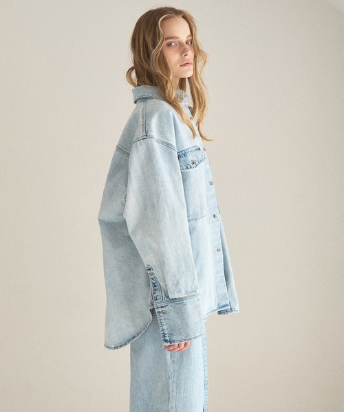 MIELI INVARIANT(ミエリインヴァリアント)の「ICE Bleach Denim Shirt Jacket(シャツ/ブラウス・レディース・ライトブルー・FREE)」の3枚目の写真