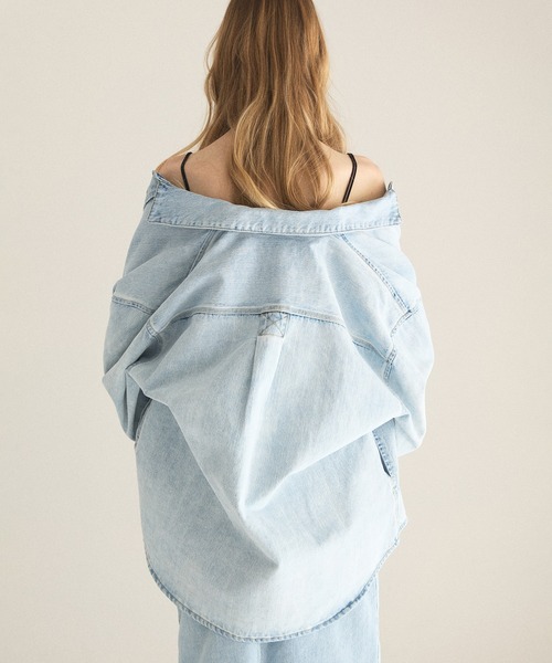MIELI INVARIANT(ミエリインヴァリアント)の「ICE Bleach Denim Shirt Jacket(シャツ/ブラウス・レディース・ライトブルー・FREE)」の4枚目の写真
