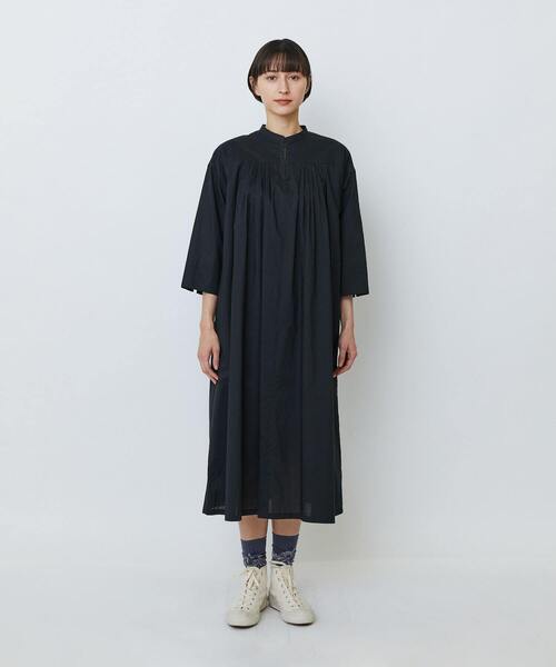 LOISIR（ロワズィール）の「オーガニックコットンローンスタンドカラーワンピース（ワンピース・レディース・ブラック/ピンク/グレー・FREE）」の19枚目の写真