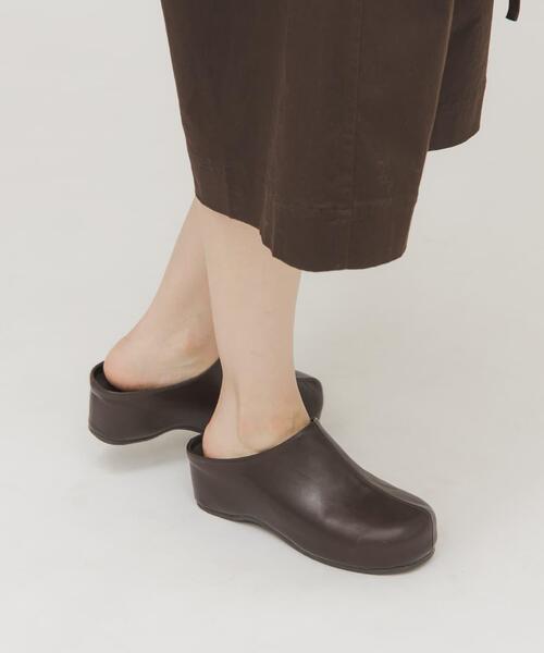 KBF（ケイビーエフ）の「プラットフォームクロッグ（その他シューズ・レディース・ブラウン/ブラック・37/36/38）」の4枚目の写真