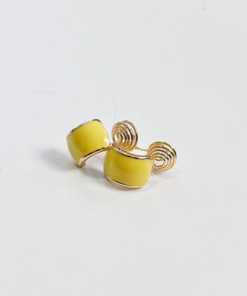 yu-ka(ユーカ)の「YU-KA:パステルカーブ イヤリング Pastel color curve earring(イヤリング・レディース・ブルー/ピンク/イエロー/パープル・FREE)」の6枚目の写真