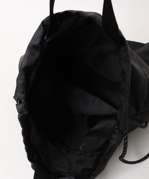 THRASHER(スラッシャー)の「KNAP SACK//THRASHER スラッシャー カーブポケット ナップサック ジムサック 巾着 ブランドロゴ ストリートバッグ(バックパック/リュック・メンズ・ブラック×ホワイト/ブラック×イエロー・FREE)」の5枚目の写真