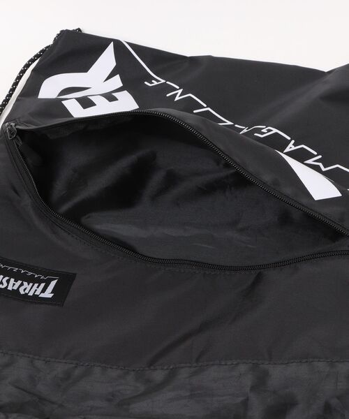 THRASHER(スラッシャー)の「KNAP SACK//THRASHER スラッシャー カーブポケット ナップサック ジムサック 巾着 ブランドロゴ ストリートバッグ(バックパック/リュック・メンズ・ブラック×ホワイト/ブラック×イエロー・FREE)」の6枚目の写真