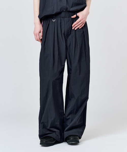 WETTEMPT（ウィテンプト）の「NYLON BICOLOR 2TUCK DRAWSTRING PANTS / ナイロンバイカラーツータックドローコードパンツ（その他パンツ・メンズ・ブラウン/ネイビー/ブラック・SMALL/MEDIUM/LARGE）」の3枚目の写真