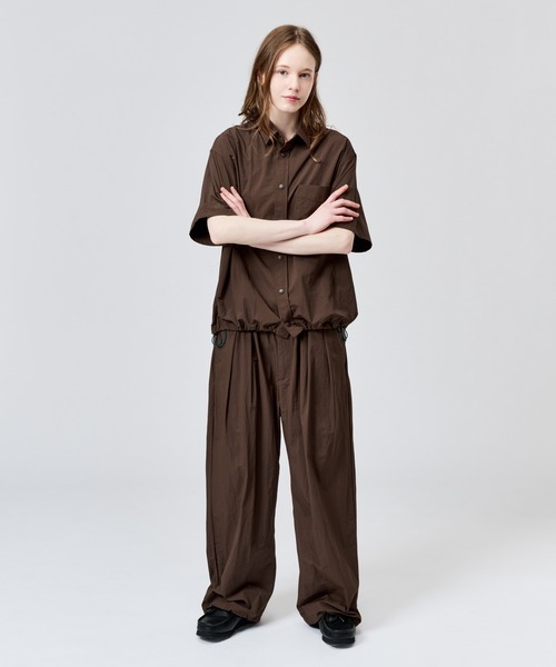 WETTEMPT（ウィテンプト）の「NYLON BICOLOR 2TUCK DRAWSTRING PANTS / ナイロンバイカラーツータックドローコードパンツ（その他パンツ・メンズ・ブラウン/ネイビー/ブラック・SMALL/MEDIUM/LARGE）」の15枚目の写真