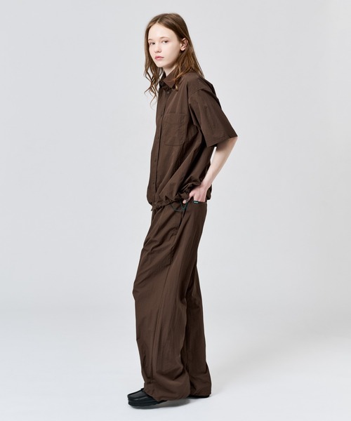 WETTEMPT（ウィテンプト）の「NYLON BICOLOR 2TUCK DRAWSTRING PANTS / ナイロンバイカラーツータックドローコードパンツ（その他パンツ・メンズ・ブラウン/ネイビー/ブラック・SMALL/MEDIUM/LARGE）」の16枚目の写真
