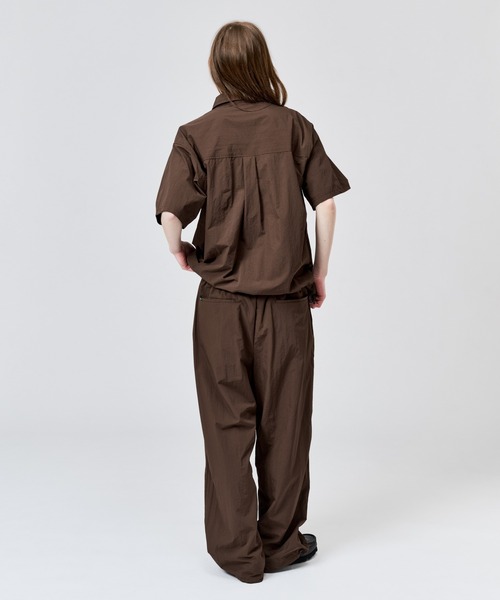 WETTEMPT（ウィテンプト）の「NYLON BICOLOR 2TUCK DRAWSTRING PANTS / ナイロンバイカラーツータックドローコードパンツ（その他パンツ・メンズ・ブラウン/ネイビー/ブラック・SMALL/MEDIUM/LARGE）」の18枚目の写真