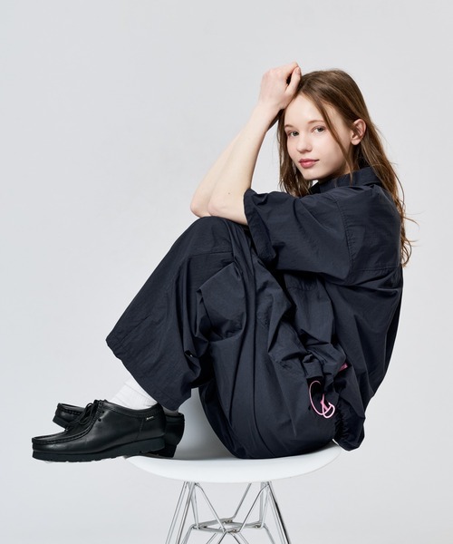 WETTEMPT（ウィテンプト）の「NYLON BICOLOR 2TUCK DRAWSTRING PANTS / ナイロンバイカラーツータックドローコードパンツ（その他パンツ・メンズ・ブラウン/ネイビー/ブラック・SMALL/MEDIUM/LARGE）」の6枚目の写真