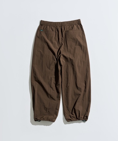 WETTEMPT（ウィテンプト）の「NYLON BICOLOR 2TUCK DRAWSTRING PANTS / ナイロンバイカラーツータックドローコードパンツ（その他パンツ・メンズ・ブラウン/ネイビー/ブラック・SMALL/MEDIUM/LARGE）」の21枚目の写真
