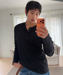 WEDNESDAY OASIS（ウェンズデーオアシス）の「ブリーズ ヘンリーネック ロングスリーブTシャツ_BLACK(W26TP02)（Tシャツ/カットソー）」