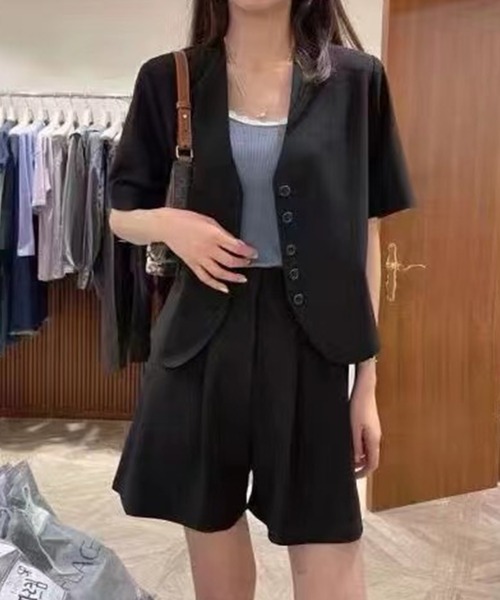 Songe(ソンジュ)の「2点セットアップノーカラージャケット&ショートパンツ(セットアップ・レディース・ブラック/ホワイト・FREE)」の7枚目の写真