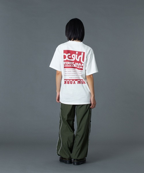 X-girl(エックスガール)の「BI COLOR BOX LOGO S/S TEE(Tシャツ/カットソー・レディース・ブラック/ホワイト/パープル・M/L/S)」の16枚目の写真
