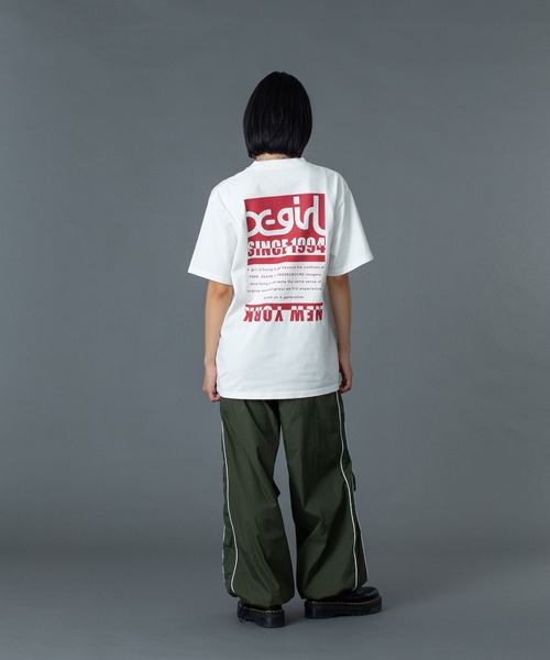 X-girl(エックスガール)の「BI COLOR BOX LOGO S/S TEE(Tシャツ/カットソー・レディース・ブラック/ホワイト/パープル・M/L/S)」の17枚目の写真