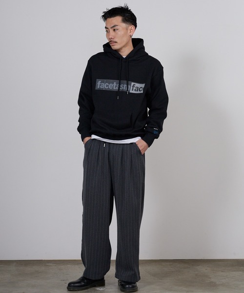 FACETASM（ファセッタズム）の「FACETASM/ファセッタズム × NEW ERA/ニューエラ LOGO Hoodie コラボロゴ カンガルーポケット プルオーバーパーカー 2026年春夏（パーカー・メンズ・ブラック・S/M/L/XL）」の6枚目の写真