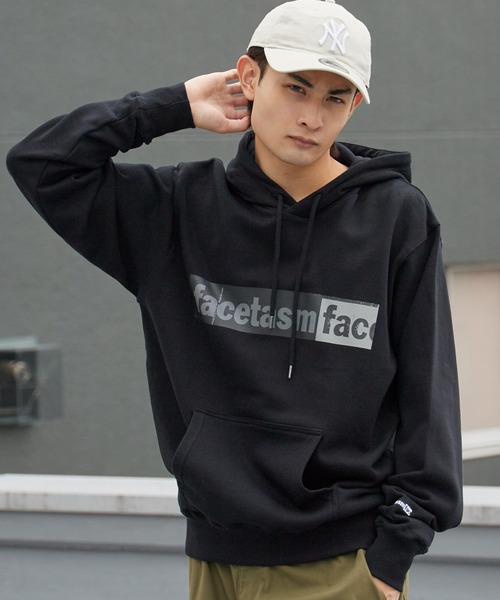 FACETASM(ファセッタズム)の「FACETASM/ファセッタズム × NEW ERA/ニューエラ LOGO Hoodie コラボロゴ カンガルーポケット プルオーバーパーカー スウェット トレーナー 秋 秋服 2026年秋冬(パーカー・メンズ・ブラック・S/M/L/XL)」の20枚目の写真