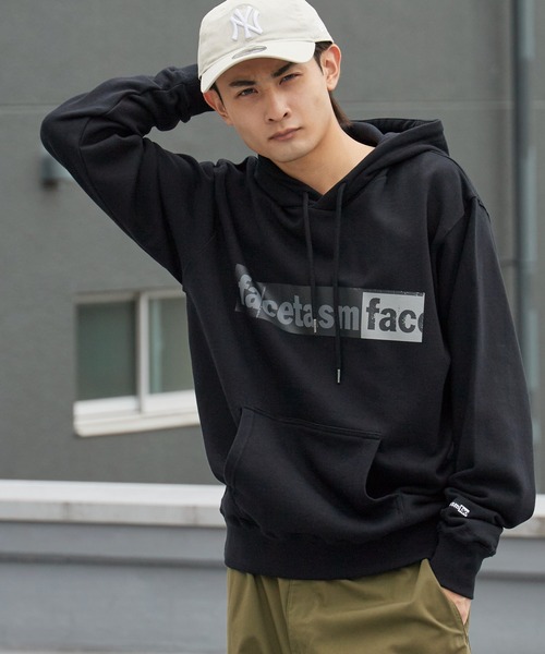 FACETASM(ファセッタズム)の「FACETASM/ファセッタズム × NEW ERA/ニューエラ LOGO Hoodie コラボロゴ カンガルーポケット プルオーバーパーカー スウェット トレーナー 秋 秋服 2026年秋冬(パーカー・メンズ・ブラック・S/M/L/XL)」の21枚目の写真