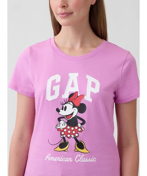 GAP(ギャップ)の「Gap × ディズニー GAPロゴTシャツ(Tシャツ/カットソー・レディース・ベージュ/ピンク/ホワイト・XS/S/M/L/XL/XXS)」の1枚目の写真