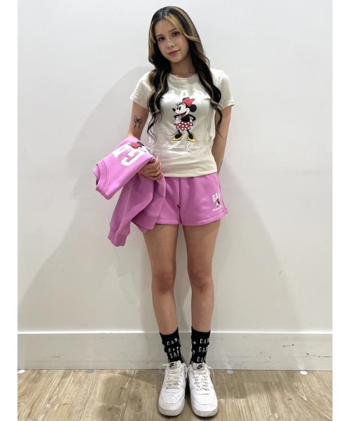 GAP(ギャップ)の「Gap × ディズニー GAPロゴTシャツ(Tシャツ/カットソー・レディース・ベージュ/ピンク/ホワイト・XS/S/M/L/XL/XXS)」の5枚目の写真