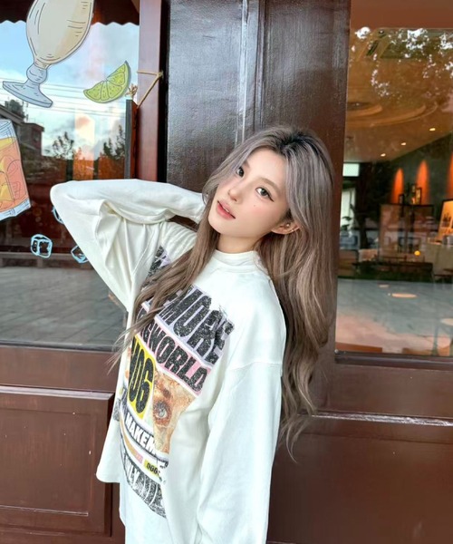 2ly2（トゥーリートゥー）の「ロゴプリント ロングスリーブTシャツ（Tシャツ/カットソー・レディース・ホワイト・FREE）」の5枚目の写真