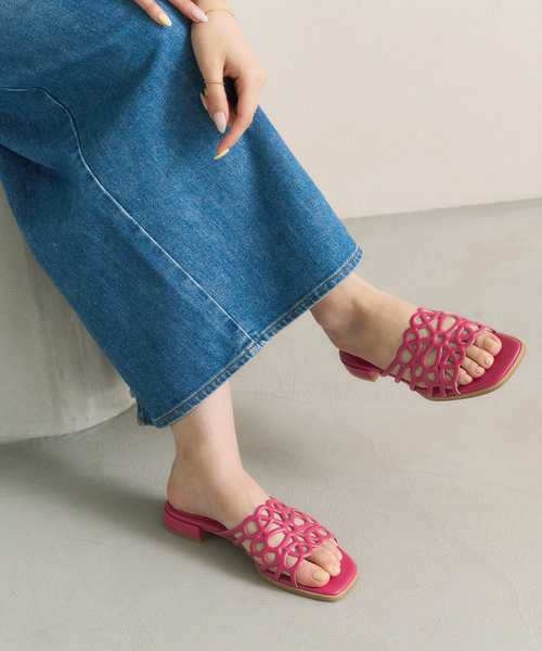 LE TALON(ルタロン)の「フラワーカットワークミュールサンダル(サンダル・レディース・アイボリー/ブラウン/ピンク・X-SMALL/SMALL/MEDIUM/LARGE/X-LARGE)」の10枚目の写真