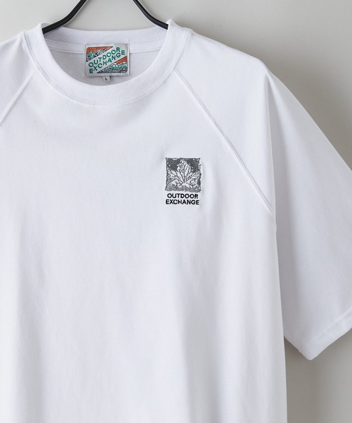 OUTDOOR EXCHANGE（アウトドアエクスチェンジ）の「【OUTDOOR EXCHANGE/アウトドアエクスチェンジ】×【ZERO STAIN/ゼロステイン】コラボ ラグランスリーブ Tシャツ 汗ジミ防止 UVカット 防汚効果 リーフ柄 ブランドロゴ ユニセックス（Tシャツ/カットソー・メンズ・オフホワイト/スミクロ/ホワイト・MEDIUM/LARGE）」の5枚目の写真