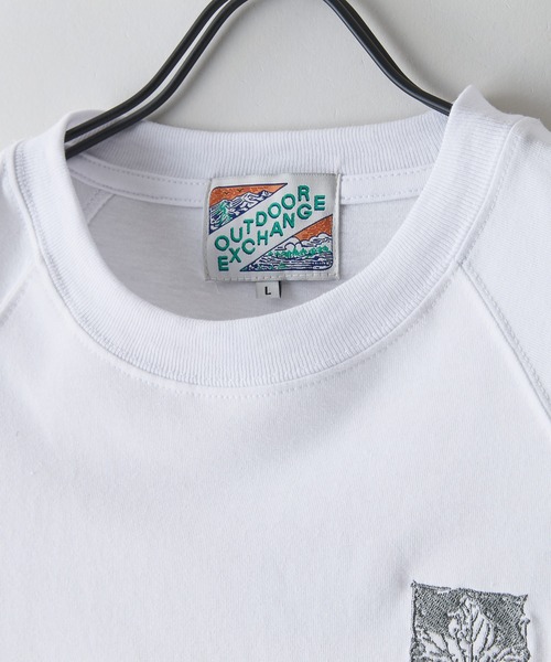 OUTDOOR EXCHANGE（アウトドアエクスチェンジ）の「【OUTDOOR EXCHANGE/アウトドアエクスチェンジ】×【ZERO STAIN/ゼロステイン】コラボ ラグランスリーブ Tシャツ 汗ジミ防止 UVカット 防汚効果 リーフ柄 ブランドロゴ ユニセックス（Tシャツ/カットソー・メンズ・オフホワイト/スミクロ/ホワイト・MEDIUM/LARGE）」の6枚目の写真