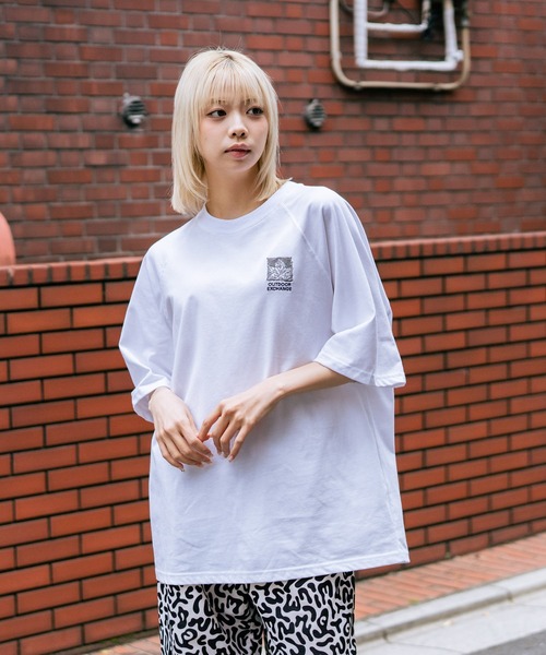 OUTDOOR EXCHANGE（アウトドアエクスチェンジ）の「【OUTDOOR EXCHANGE/アウトドアエクスチェンジ】×【ZERO STAIN/ゼロステイン】コラボ ラグランスリーブ Tシャツ 汗ジミ防止 UVカット 防汚効果 リーフ柄 ブランドロゴ ユニセックス（Tシャツ/カットソー・メンズ・オフホワイト/スミクロ/ホワイト・MEDIUM/LARGE）」の17枚目の写真