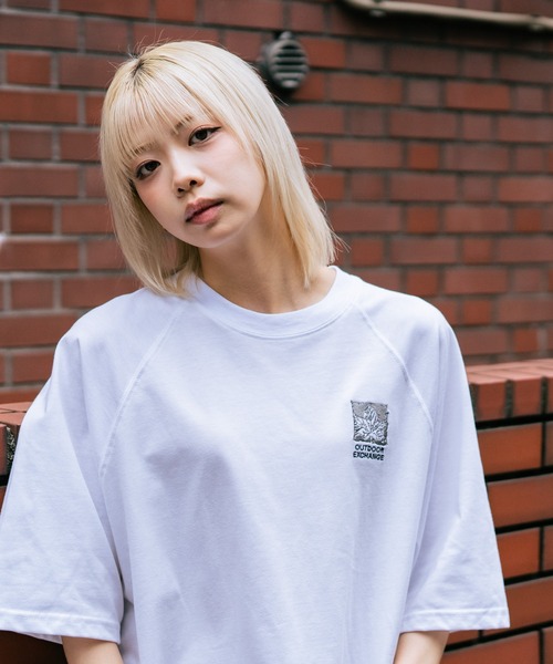 OUTDOOR EXCHANGE（アウトドアエクスチェンジ）の「【OUTDOOR EXCHANGE/アウトドアエクスチェンジ】×【ZERO STAIN/ゼロステイン】コラボ ラグランスリーブ Tシャツ 汗ジミ防止 UVカット 防汚効果 リーフ柄 ブランドロゴ ユニセックス（Tシャツ/カットソー・メンズ・オフホワイト/スミクロ/ホワイト・MEDIUM/LARGE）」の13枚目の写真