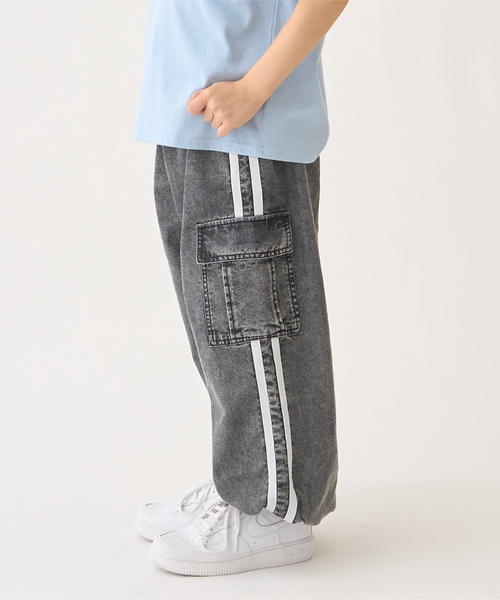 minimal（ミニマル）の「【裾ゴム仕様】ライン入りデニムカーゴパンツ（その他パンツ・キッズ・ブラック/ブルー・120cm/110cm/100cm/140cm/130cm）」の3枚目の写真