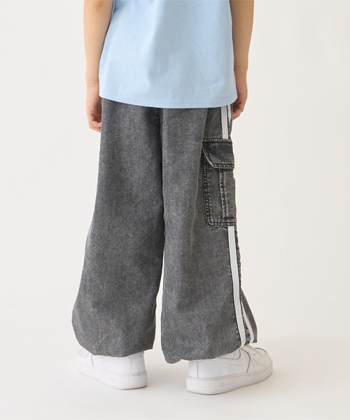 minimal（ミニマル）の「【裾ゴム仕様】ライン入りデニムカーゴパンツ（その他パンツ・キッズ・ブラック/ブルー・120cm/110cm/100cm/140cm/130cm）」の4枚目の写真