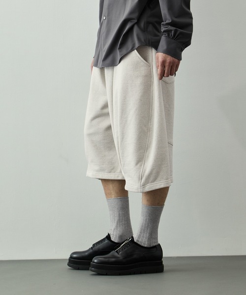 KHOKI(コッキ)の「【KHOKI/コッキ】Pleated Balloon Sweat Shorts(スウェットパンツ・メンズ・オフホワイト・2)」の3枚目の写真