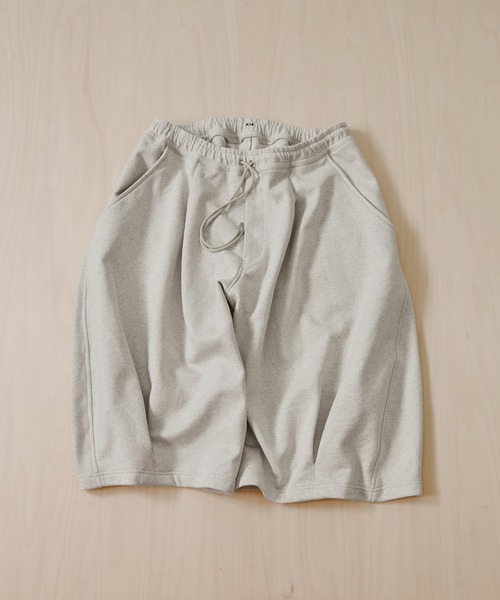 KHOKI(コッキ)の「【KHOKI/コッキ】Pleated Balloon Sweat Shorts(スウェットパンツ・メンズ・オフホワイト・2)」の8枚目の写真