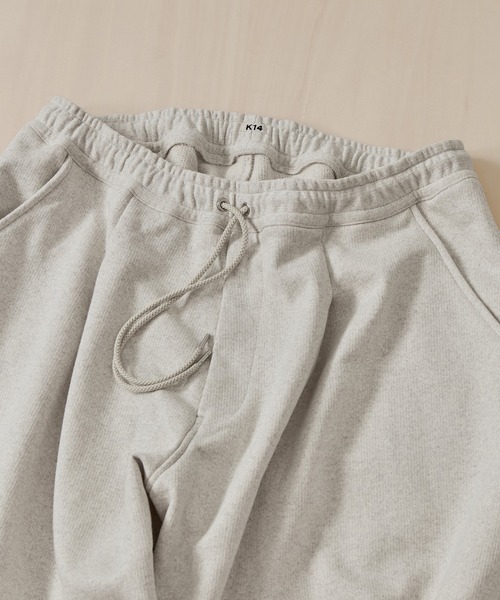 KHOKI(コッキ)の「【KHOKI/コッキ】Pleated Balloon Sweat Shorts(スウェットパンツ・メンズ・オフホワイト・2)」の9枚目の写真