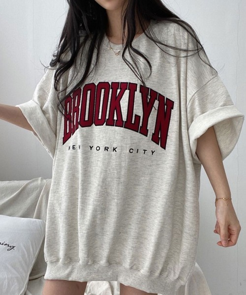 SallyLunn(サリーラン)の「カレッジロゴオーバーサイズスウェット(スウェット・レディース・ライトグレー/ブラック/ネイビー/グレー・MEDIUM/LARGE)」の2枚目の写真
