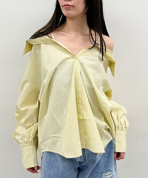 archives(アルシーヴ)の「花柄刺繍ストライプ2wayオフショルシャツ(シャツ/ブラウス・レディース・ブルー/ベージュ/イエロー・MEDIUM)」の5枚目の写真
