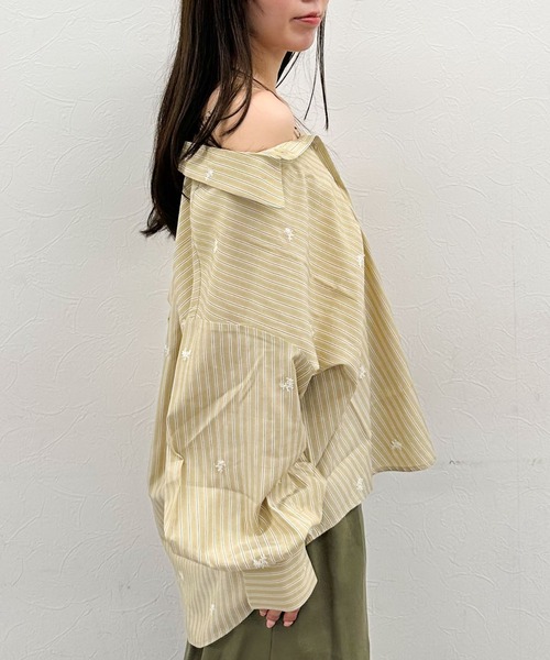 archives(アルシーヴ)の「花柄刺繍ストライプ2wayオフショルシャツ(シャツ/ブラウス・レディース・ブルー/ベージュ/イエロー・MEDIUM)」の19枚目の写真